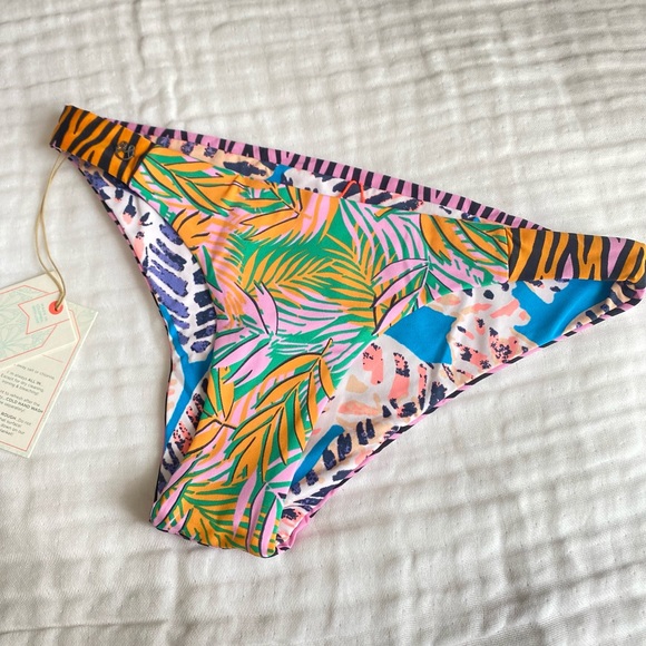 Maaji Reversible Animal Print Tropical Bikini Set 🩵🌺🍹🌴 - Picture 9 of 17